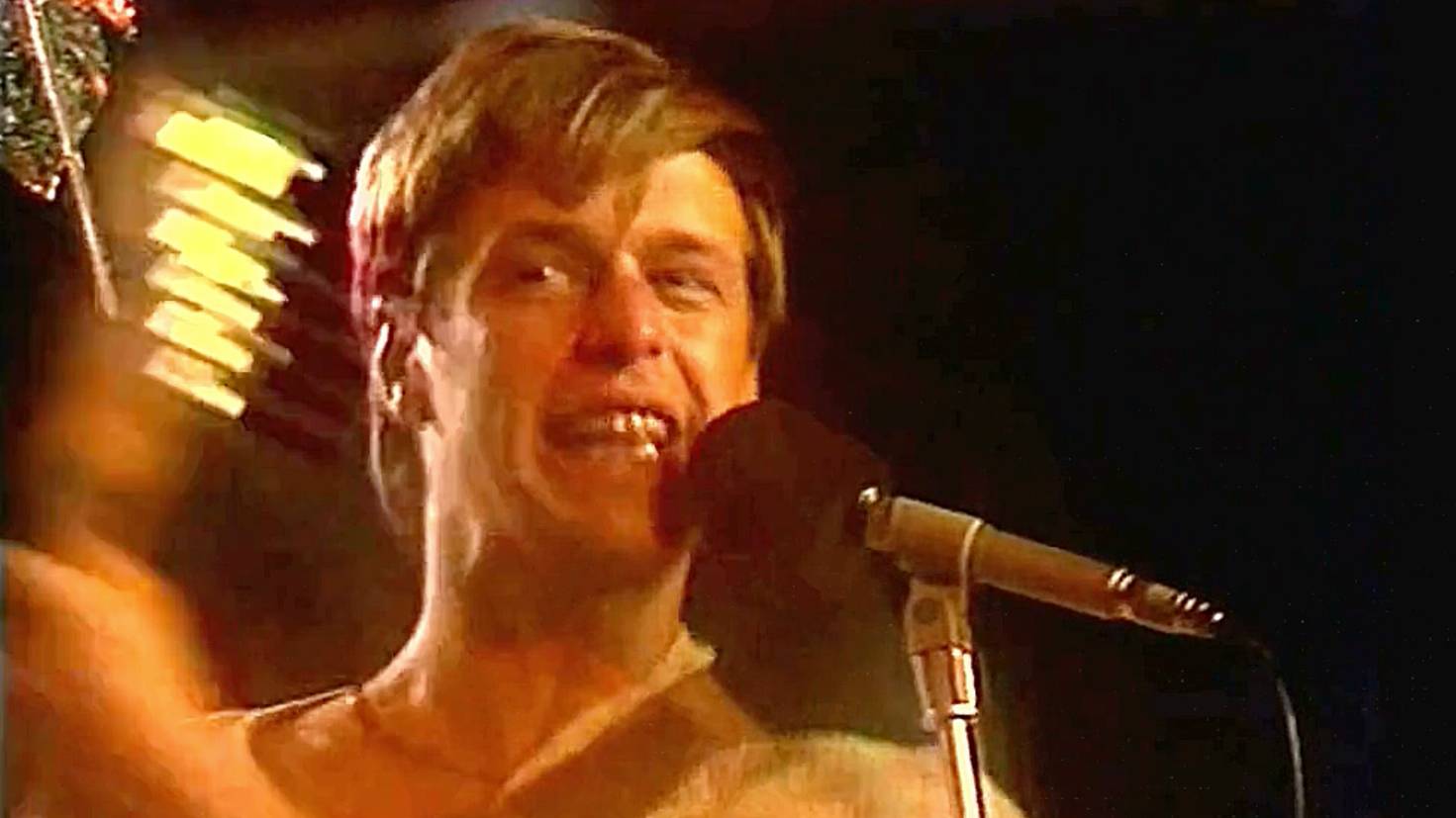 Матч-Реванш - НАШЕ ВРЕМЯ vs группа АКВАРИУМ с песней СИДЯ НА КРАСИВОМ ХОЛМЕ :1986: смотреть онлайн