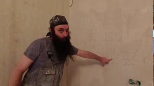 День 118. Жёлтые пятна от протечек на потолке. Изолирующий грунт. Alligator Haft- & Sperrgrund.