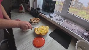 Выходи, нечего сидеть!