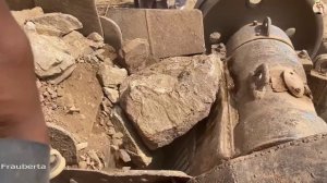 Строительство, дробление щебёнки