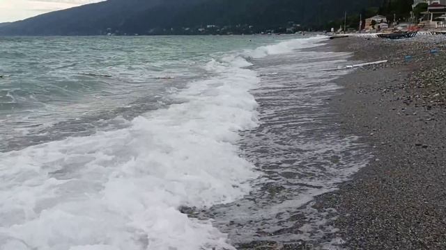 АБХАЗИЯ. В ШТОРМ ГУЛЯЮ ПО БЕРЕГУ МОРЯ. ВСЕГДА ТЯНЕТ МЕНЯ СТИХИЯ. А МОЖЕТ БЫЛО ПЛОХО😧. смотреть онлайн