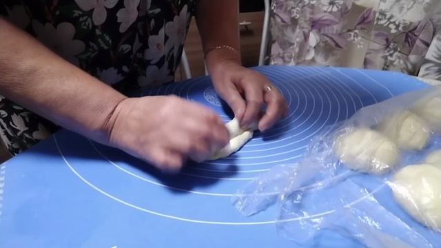 Булочки с помадкой из постного теста. смотреть онлайн