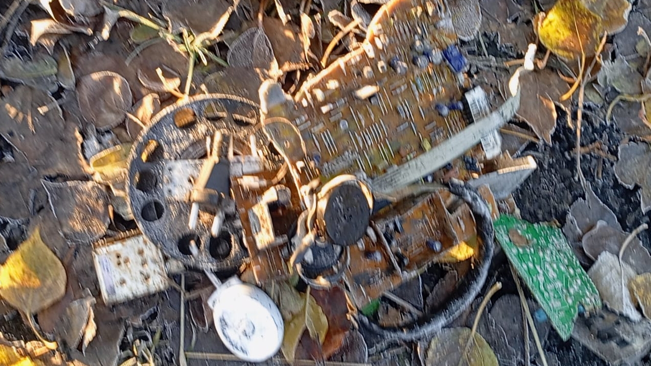 В Ожидании Электричке Собираем Металл смотреть онлайн