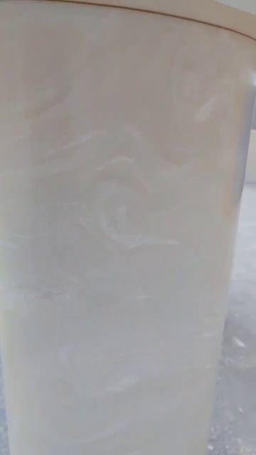 Необычный стол из искусственного камня Corian