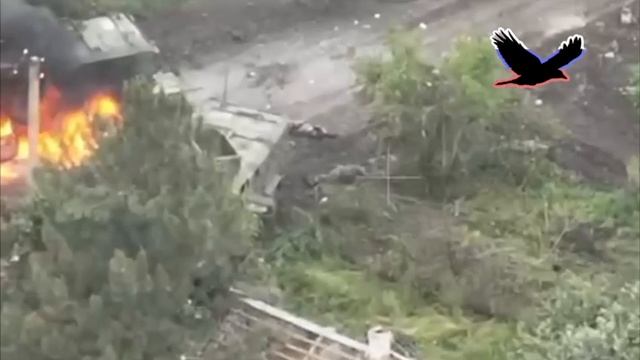 Танк Т-80БВМ сжигает два MRAP ВСУ НАТО