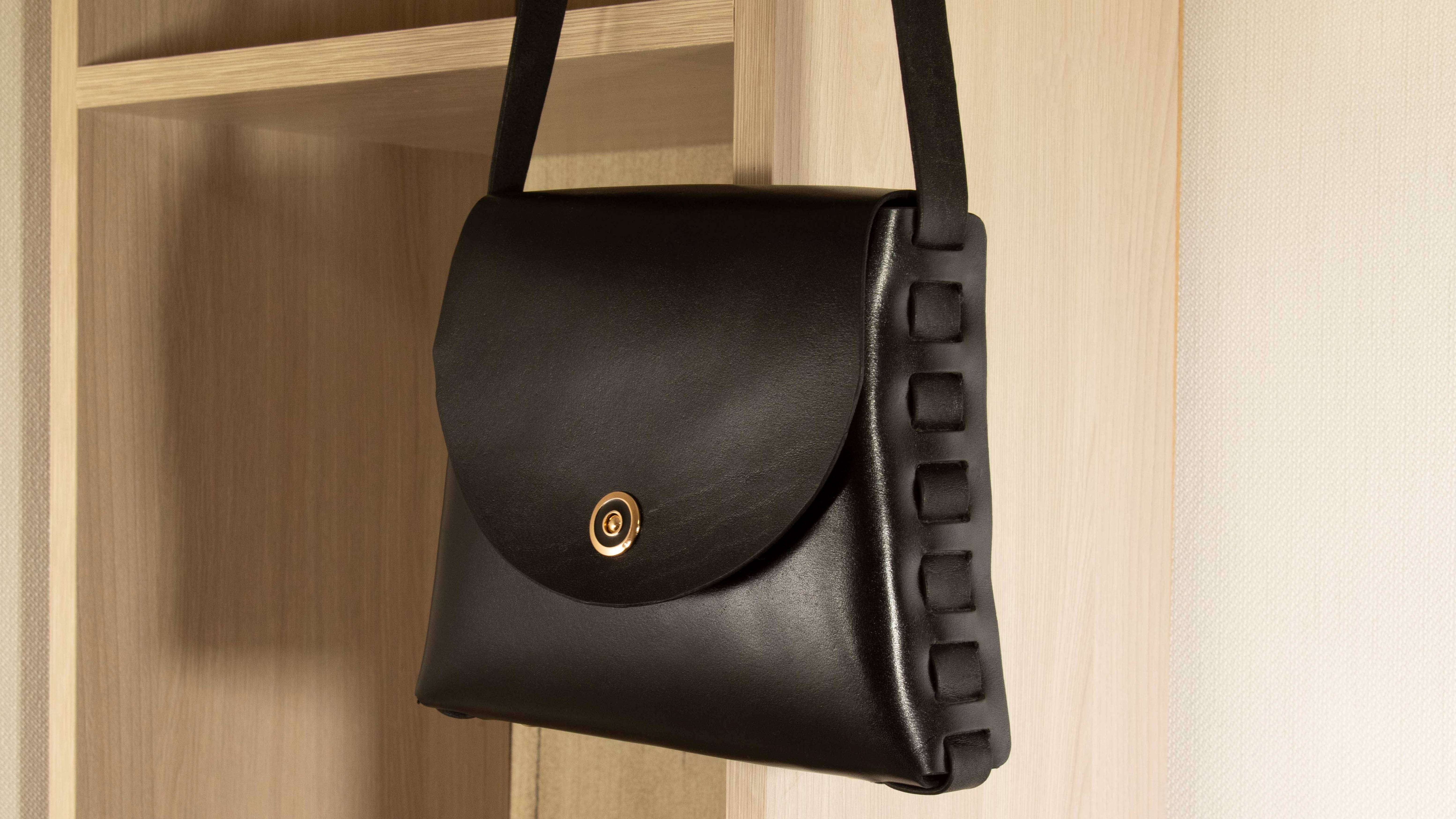 Небольшая кожаная сумка своими руками. Работа с кожей смотреть онлайн