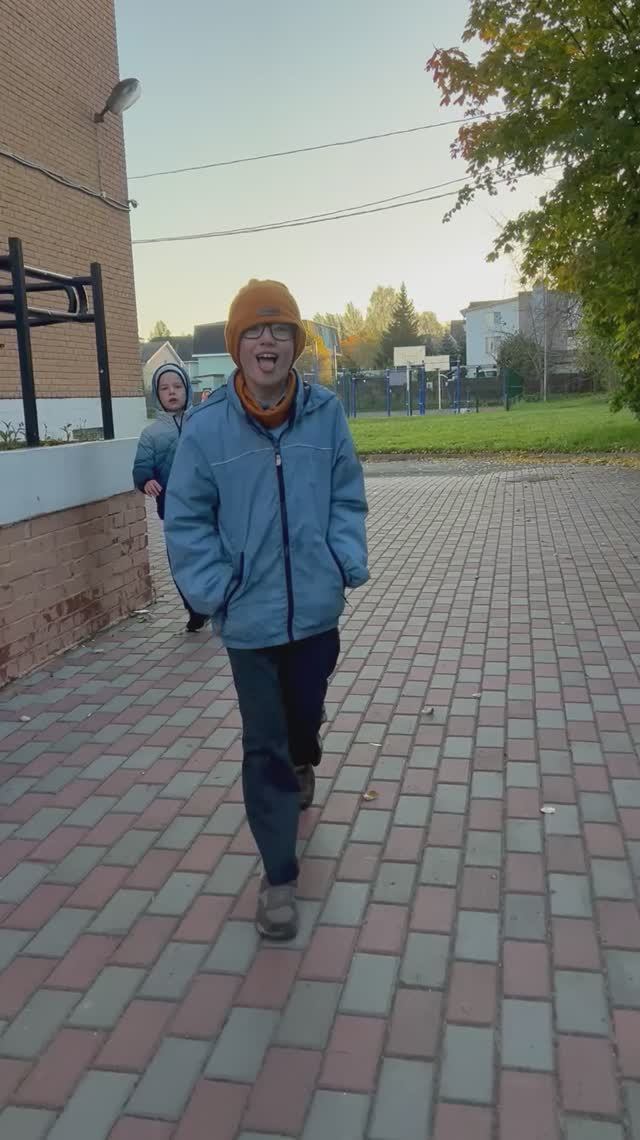 Гриша ахалка🤣🤣🤣(говорю вам честно МНЕ БЫЛО ОЧЕНЬ СМЕШНО  (: И ЕЩЁ ГРИША ПУКНУЛ🤣🤣🤣🤣