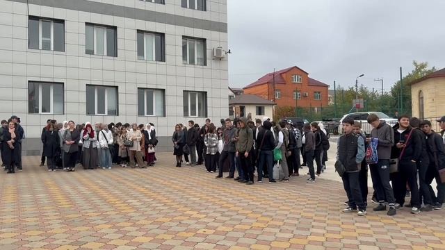 Учебная неделя началась с торжественной линейки смотреть онлайн