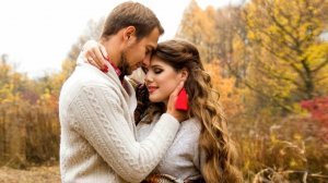 Под осенним дождем где то в сердце тоска...