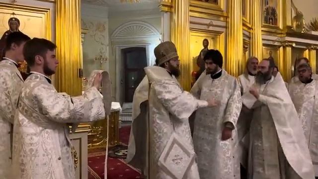 Митрополит Игнатий совершил ночную Божественную литургию в храме при СПДС смотреть онлайн