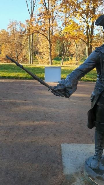 Памятник императору Пётру lll в Ораниенбауме. смотреть онлайн