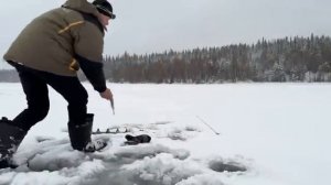 В Карелию зимой один на озере