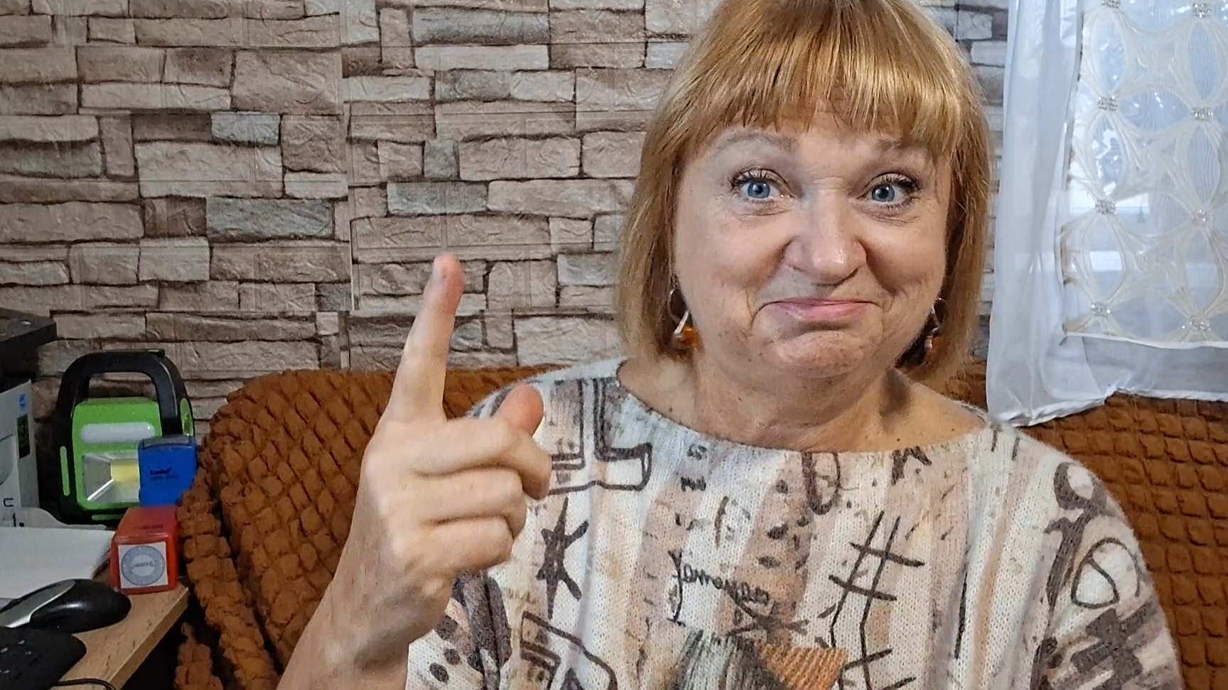 А не выпить ли нам с утречка горячительного.... смотреть онлайн