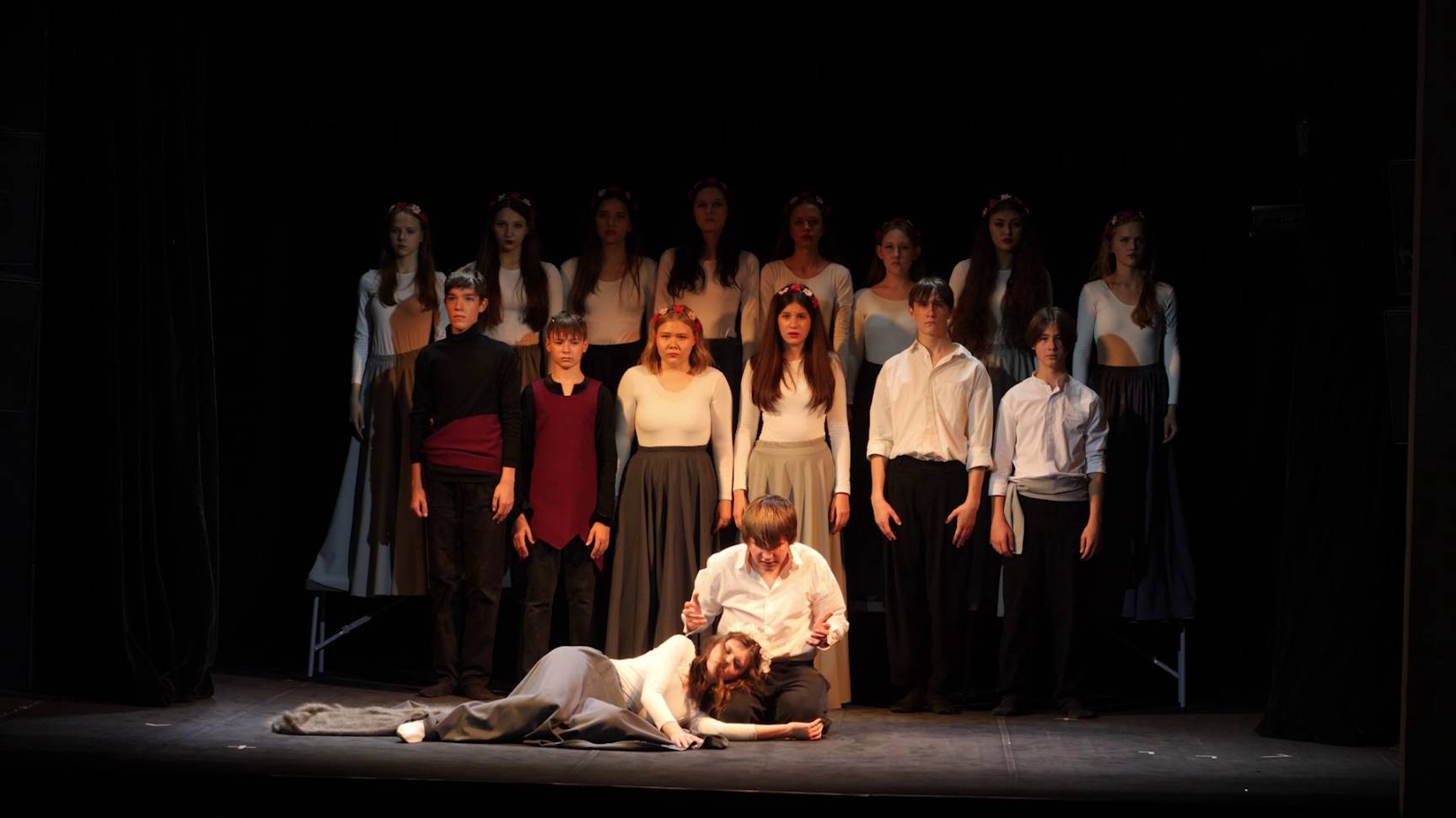 ФЕСТИВАЛЬ «ЖАР-ПТИЦА» ВЫЯВИЛ ЮНЫХ АРТИСТОВ смотреть онлайн