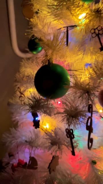 Использовали деревянные фигурки как елочные игрушки смотреть онлайн