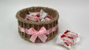 Придумала интересный способ плетения очаровательной джутовой корзиночки