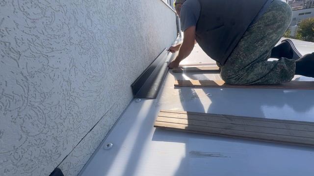 Весь день как белка в колесе. Заливаем фундамент, делаем навес. смотреть онлайн