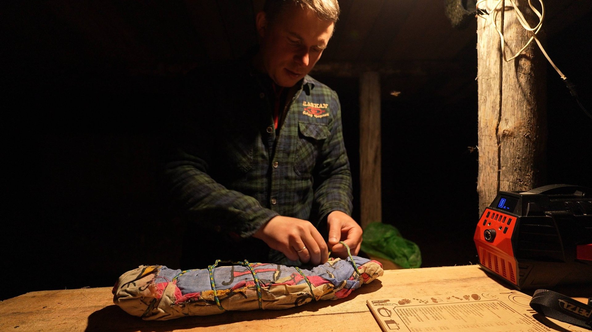 Живём на избе. Рыбалка на хариуса. Пробую солёного хариуса через месяц. смотреть онлайн