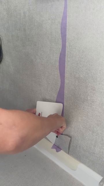 Как правильно клеить обои техникой «двойной рез». #обои #ремонт #поклейкаобоев #обоидлястен смотреть онлайн