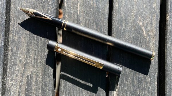 Перьевая ручка Sheaffer Targa Slim