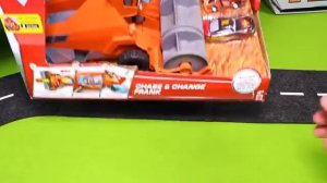 Давайте построим игрушечные машинки в гараже после автокатастрофы 🚗 Различные игрушки и транспорт