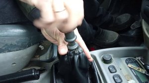 снятие чехла с рычага переключения передач на калине