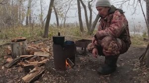 Живём с женой на стане, вдали от города. Готовим на костре. Баня из палатки.
