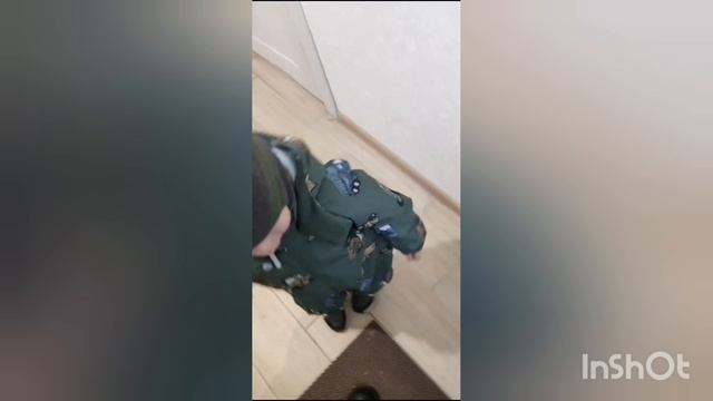 Не хочет домой из сада. Doesn't want to go home from kindergarten.