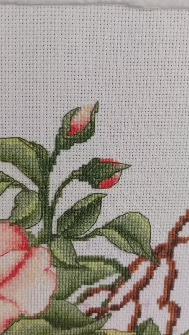 Процесс вышивки крестом от Лука-с "Композиция с черешней" 🍒🌸 Более подробно по ссылке в описании смотреть онлайн