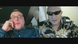 Девушка пела, а теперь танцует.