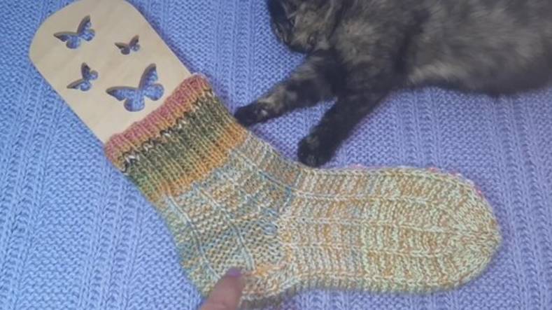 Простои узор спицами для носок смотреть онлайн