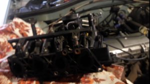 Рено Логан снять впуск.коллектор