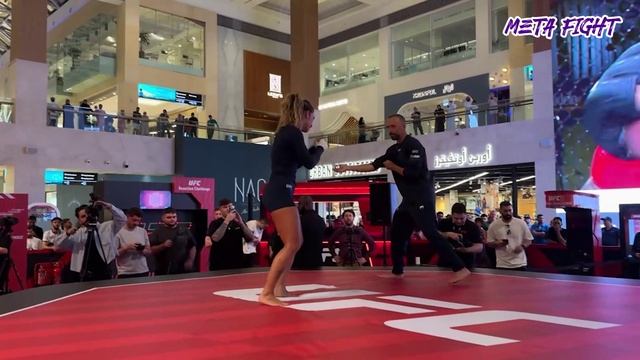 Красавица из UFC ПОКОРИЛА зрителей! Открытая тренировка Маккензи Дерн перед UFC 321