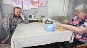 Салат на завтрак и взволнованный проблемами сын САЛАТ С КАЛЬМАРАМИ ПО-ДЕРЕВЕНСКИ вкусный