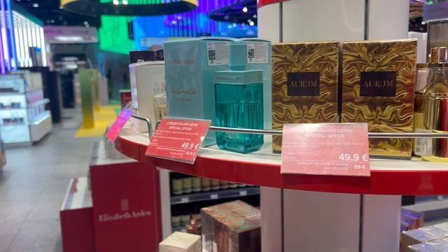 Все летят в Китай? Бизнес зал в Шереметьево, не можем найти место смотреть онлайн