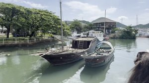 Санья парковка лодок, речка Санья.  г. Санья Хайнань. Китай Октябрь 2025