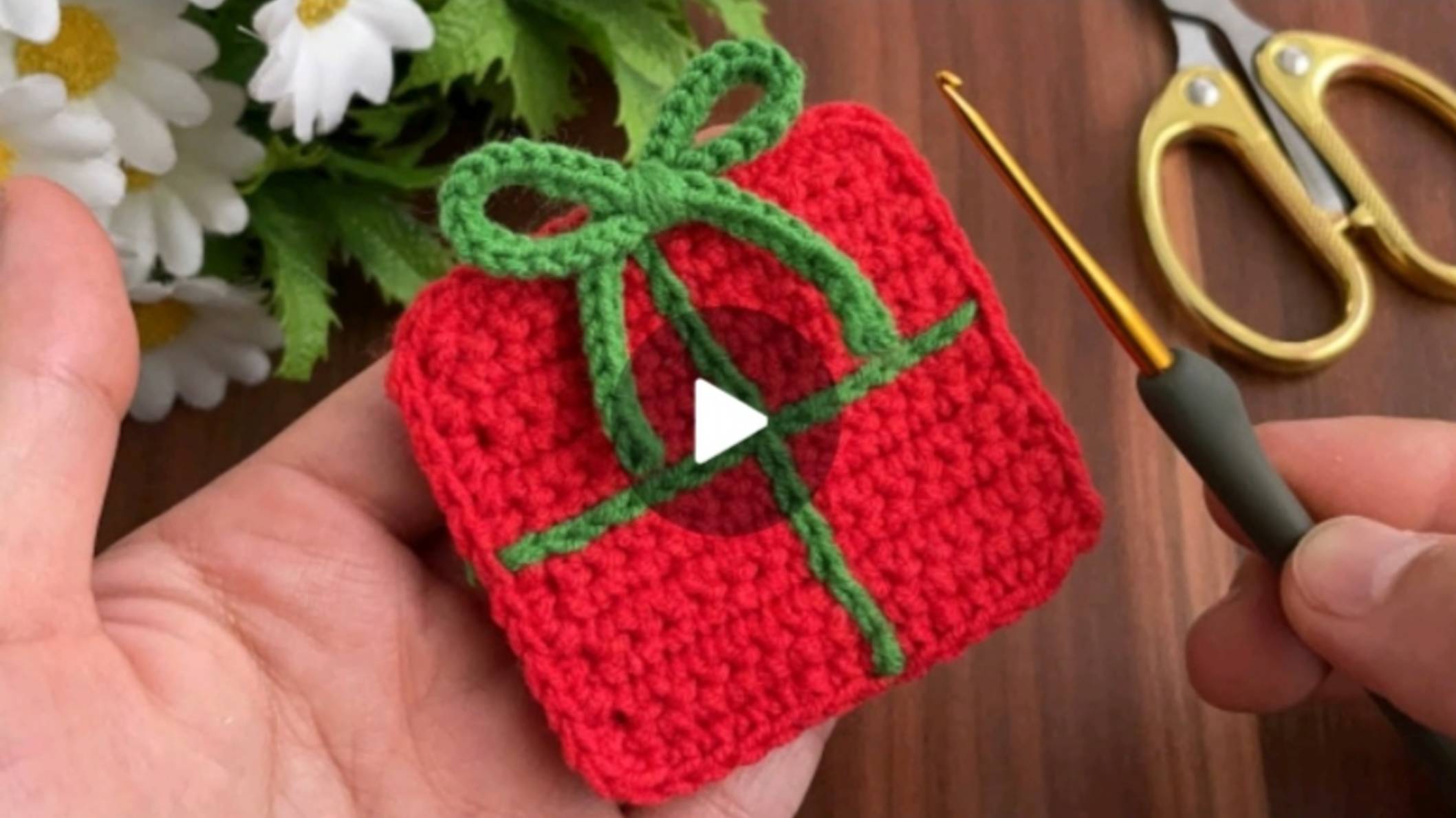 Новогодний подарок крючком🎄🎁 #вязаниекрючком #все_в_жизни_связано #всевжизнисвязано смотреть онлайн