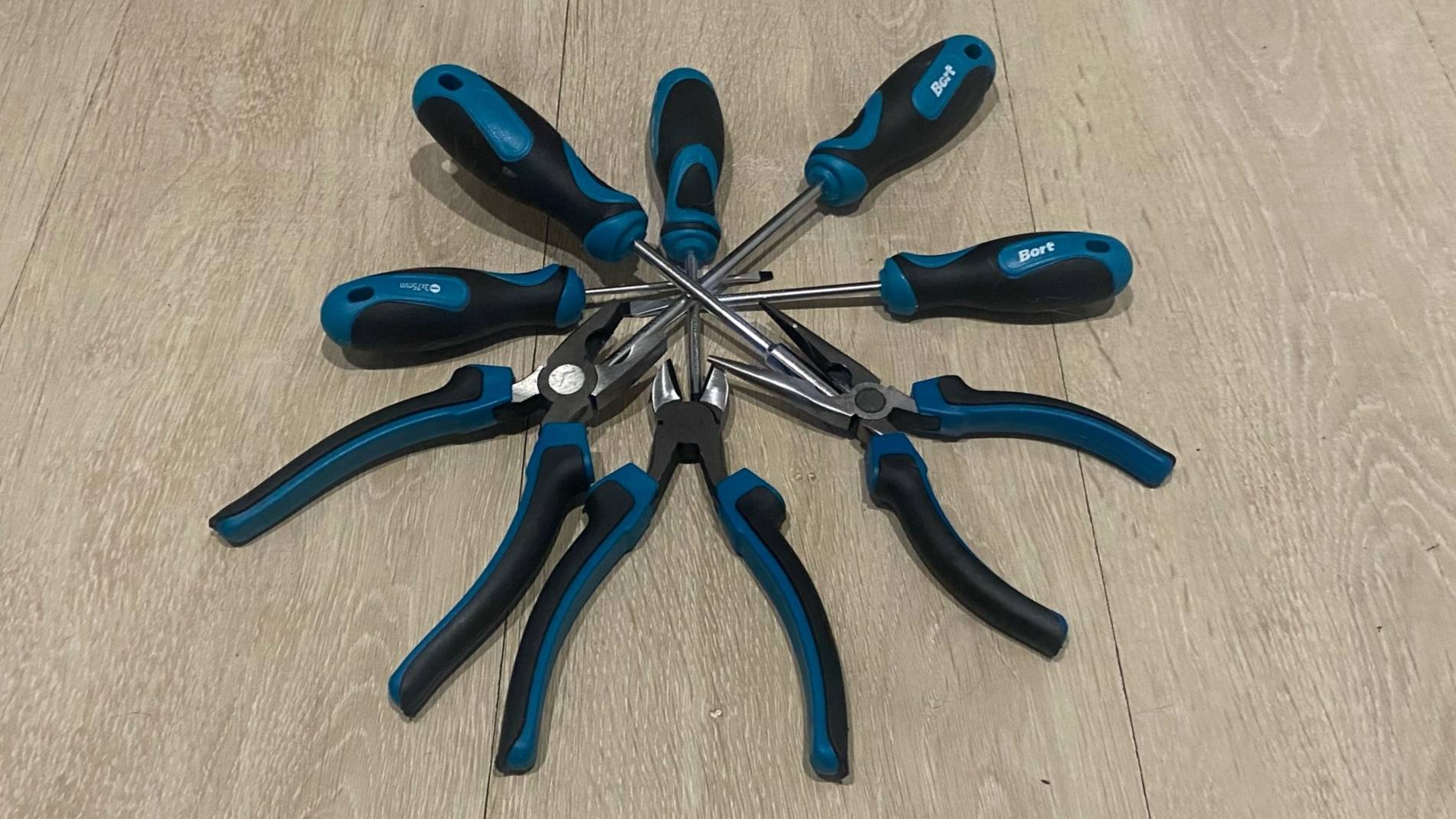Распаковка и обзор набора инструментов Bort BTK-24 смотреть онлайн
