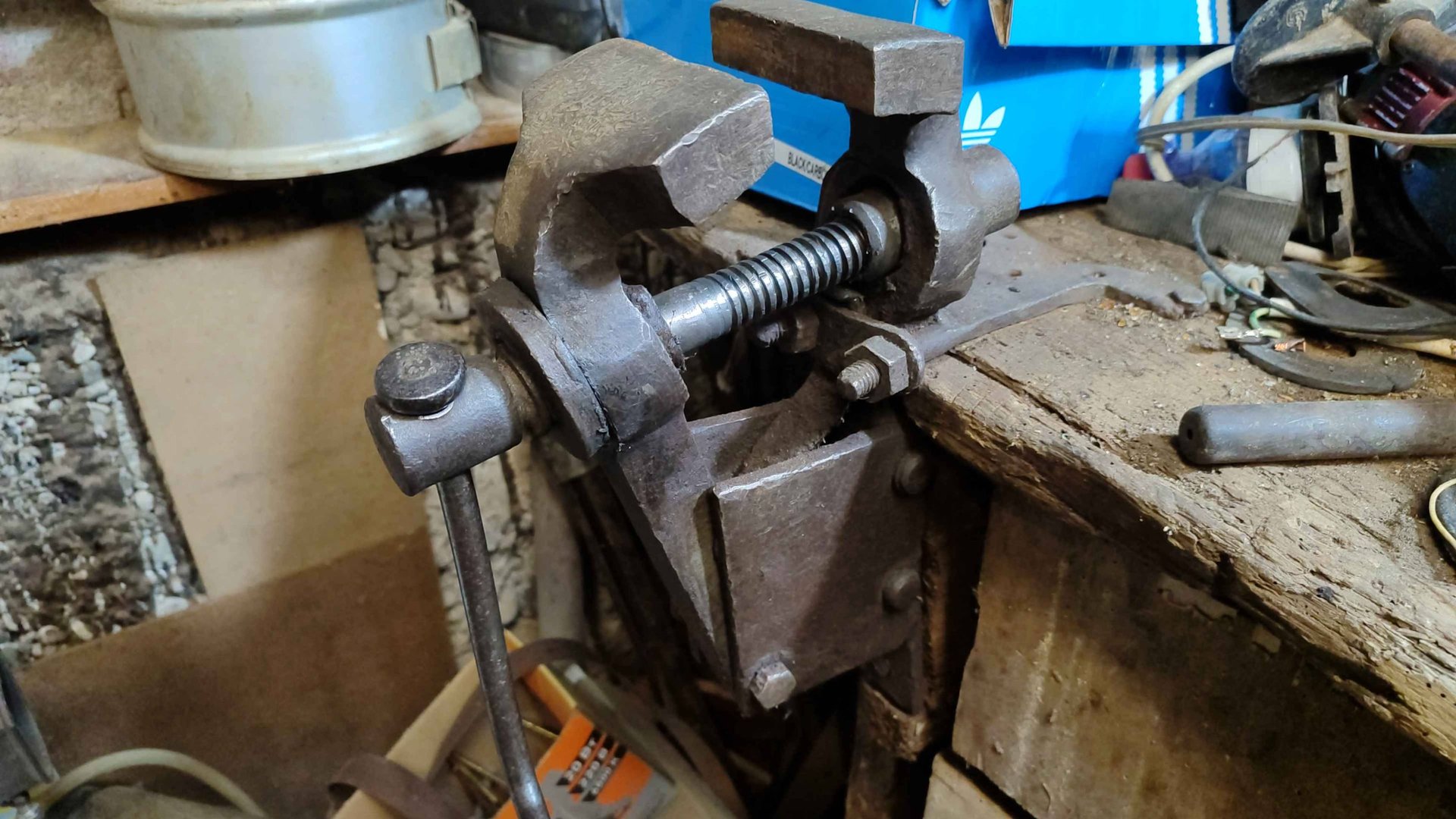 Ремонт винта кузнечных стуловых кованных тисков смотреть онлайн