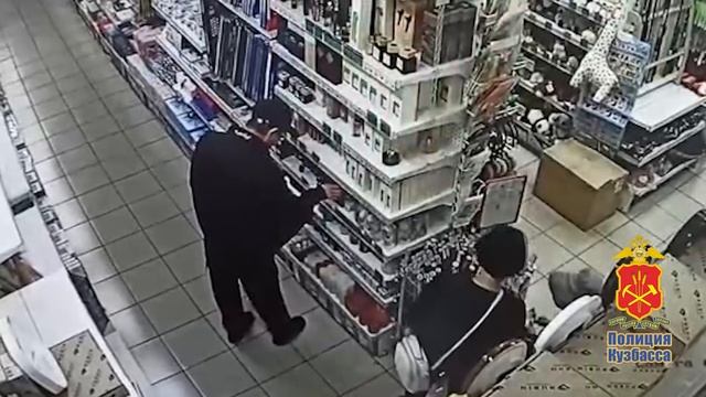 В Междуреченске участковые уполномоченные полиции задержали подозреваемого в краже смотреть онлайн
