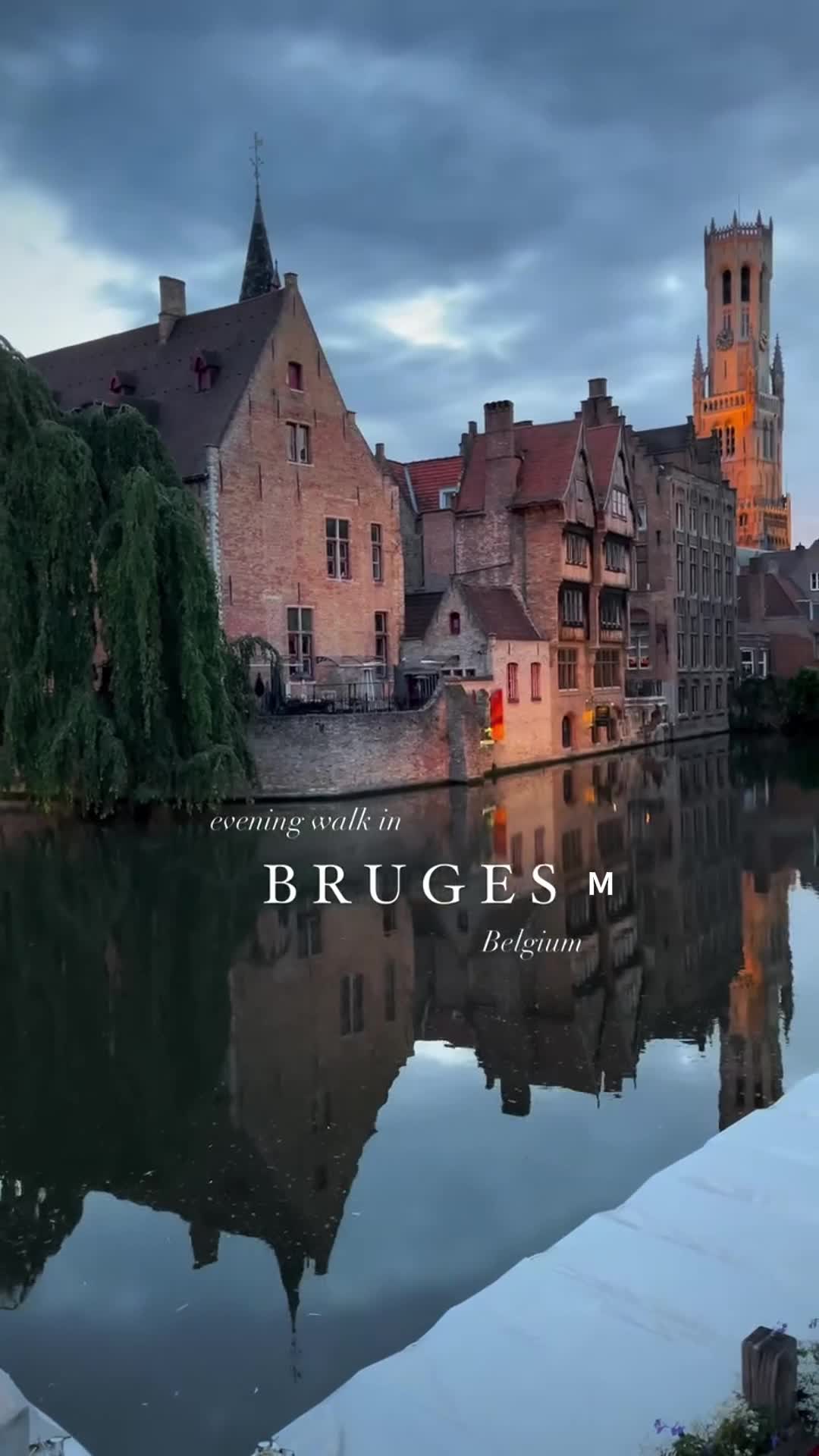 В Брюгге, городе сравнимом с Венецией, улицы украшены мостами, дома напоминают пряники, а каналы ... смотреть онлайн