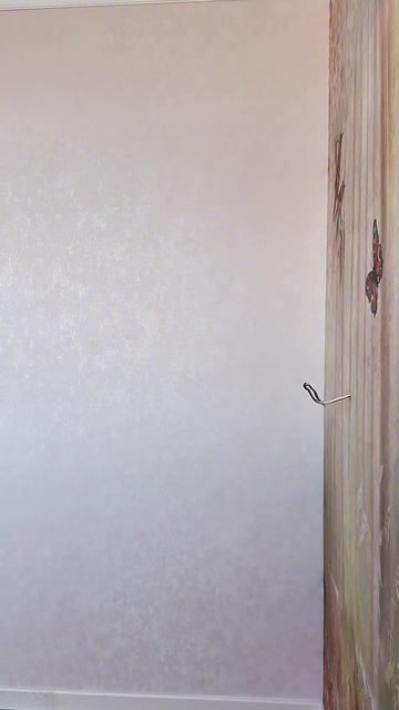 Как вам выбор хозяев данной квартиры?Выбрали бы такие фреску и обои для своего пространства? смотреть онлайн