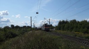 Электровоз ВЛ80с-1524 с грузовым поездом отравляется со станции Кудьма