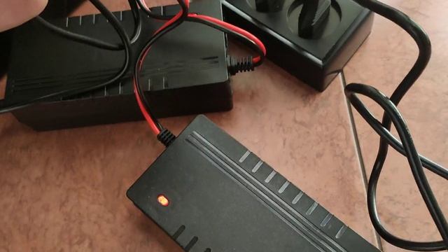 Зарядка 120 Ah LiFePo4 аккумулятора двумя зарядными устройствами смотреть онлайн