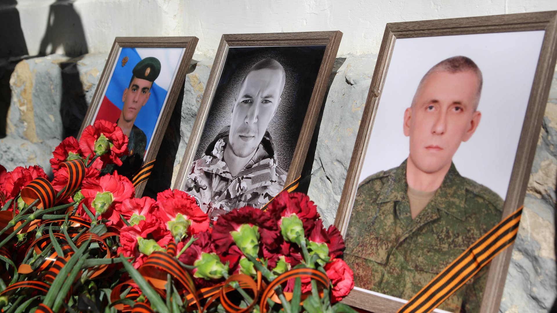 В Феодосии открыли памятную доску погибшим участникам СВО смотреть онлайн