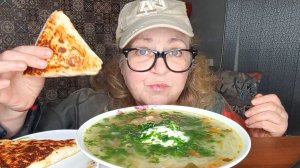 "КАЧАЕТСЯ А КУШАТЬ ХОТЦА"МУКБАНГ/ЕДАНАКАМЕРУ/