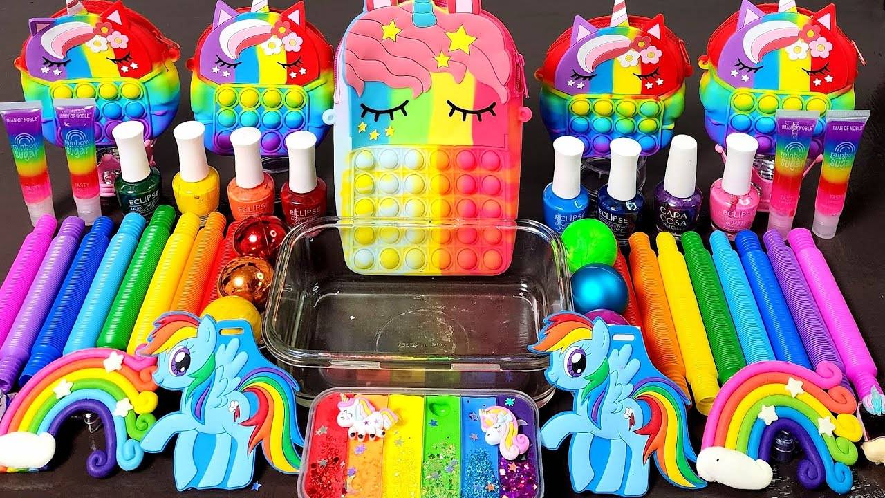 ASMR Радужные Единороги смешивают Радужный Слайм смотреть онлайн