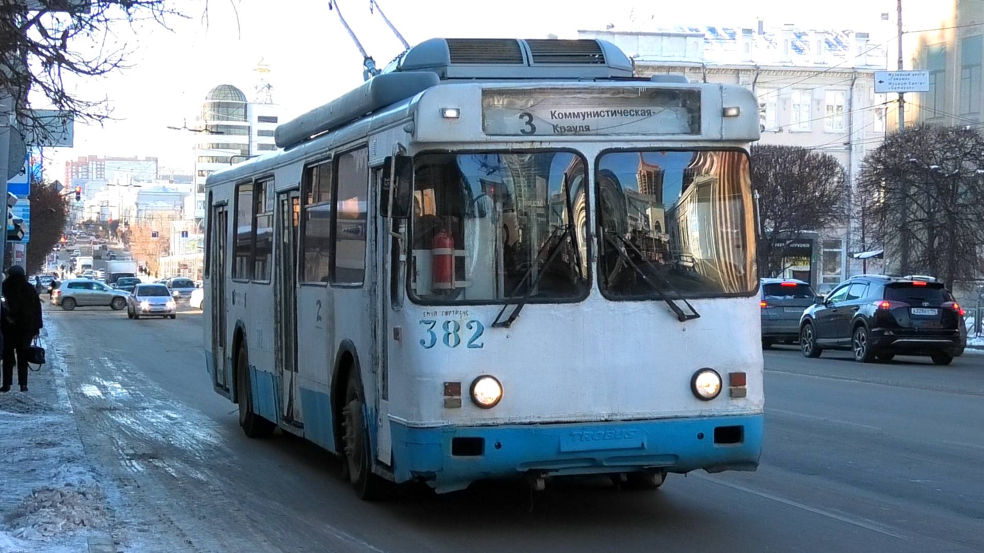 Троллейбус Екатеринбурга БТЗ-5276-04 борт. №382 маршрут 3 на остановке "Гостиница Центральная" смотреть онлайн