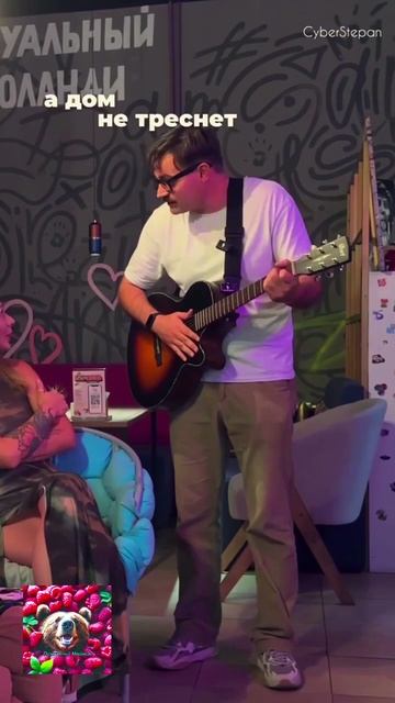 Если хочет то может смотреть онлайн