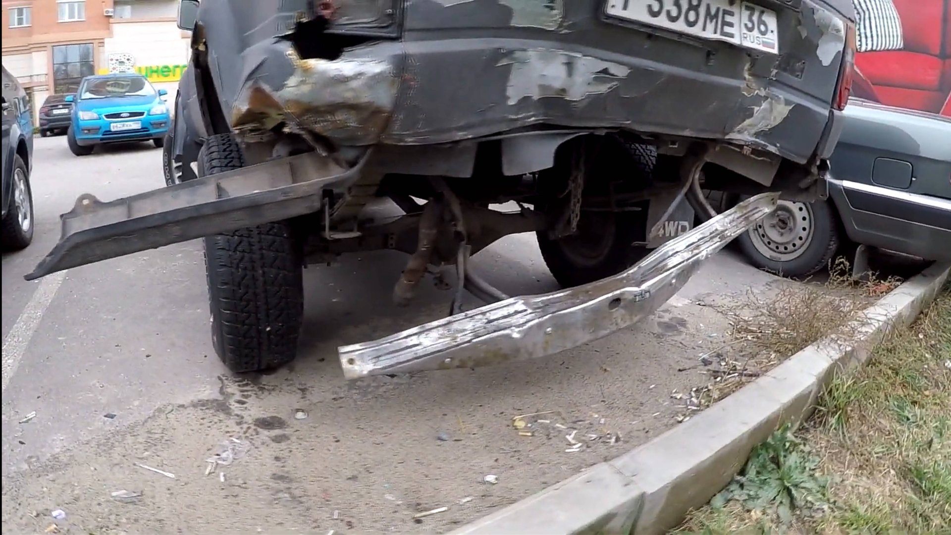 ПОСЛЕДСТВИЯ АВАРИИ, УСТРОЕННОЙ ОБОЧЕЧНИКОМ, ВО ВРЕМЯ СПАСЕНИЯ ГАЗ М-20 ПОБЕДА!!!